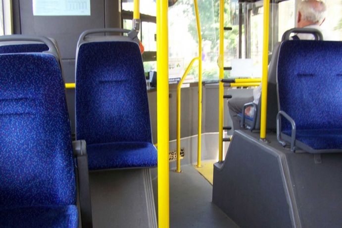 Rekeszizom Gyakorlat Nevetesre Felkeszulni Nem Mindennapi Megoldast Valasztott A Buszsofor Hogy Helyre Rakja A Renitens Utasokat